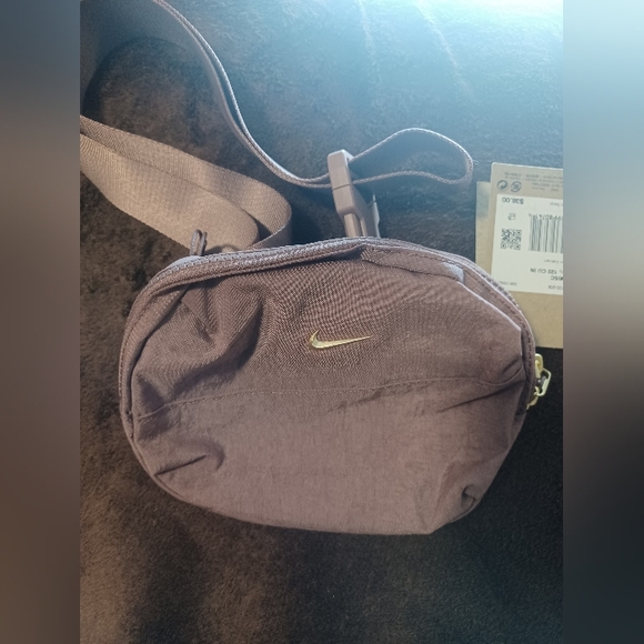 Nike Handbags - Nike Aura Crossbody Bag 2L Sportswear Bag Waistpack Smokey Mauve